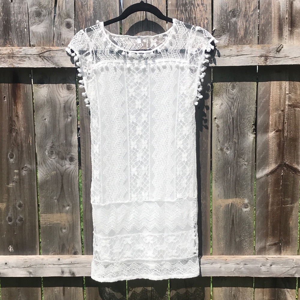 White lace dress - Picture 3 of 7